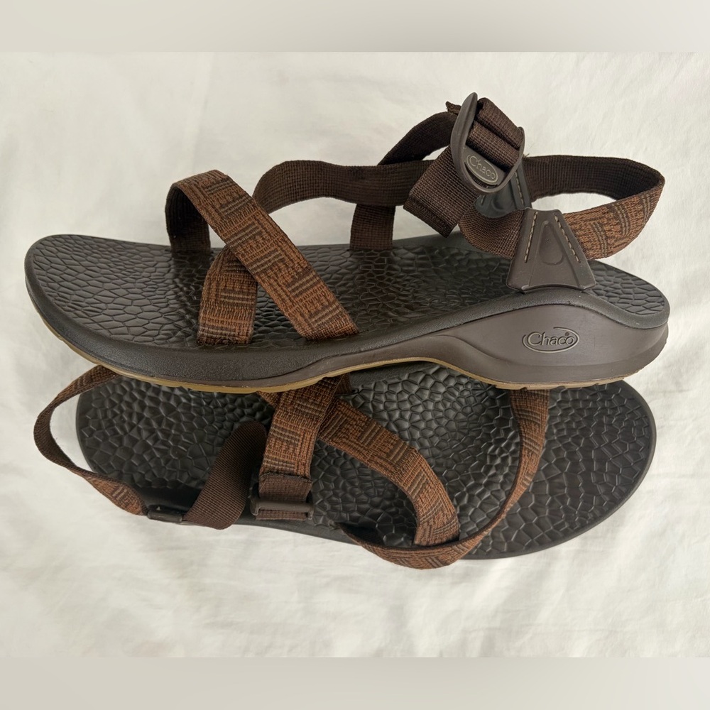 Chaco men’s brown adventure hiking sandals size 14 “rope knots”design great cond